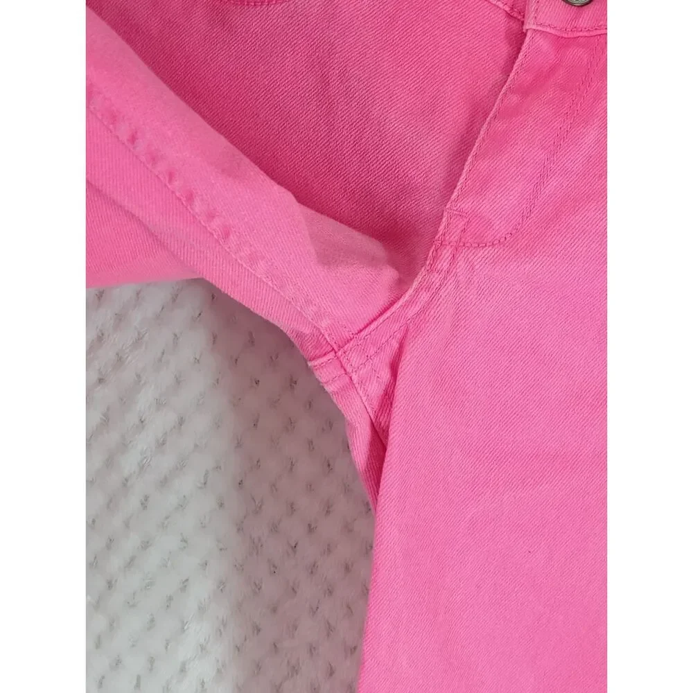 Hollister jeans features